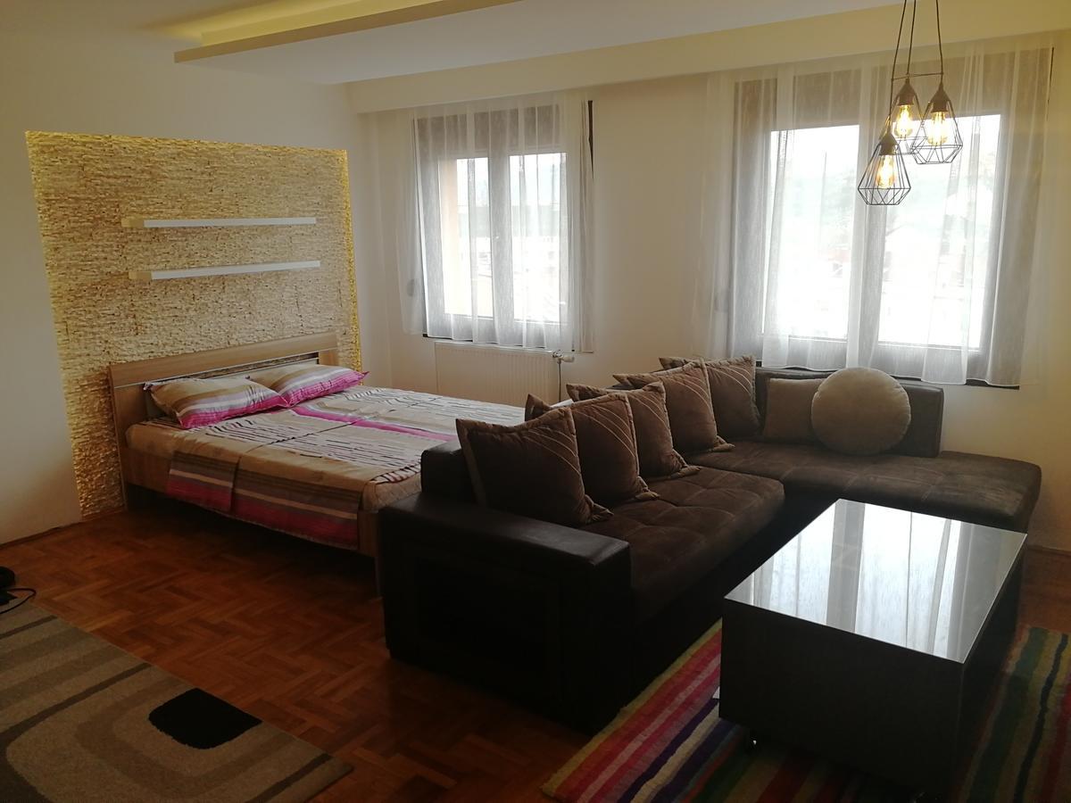 Apartment Aleksija Ni Dış mekan fotoğraf